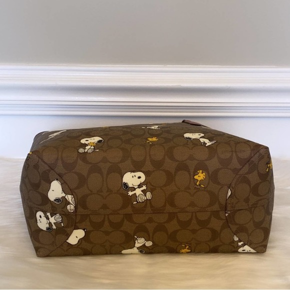 NWT💃Coach X Peanuts City Tote in Signature Canvas with Snoopy Woodstock Print - Picture 6 of 12